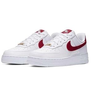 Womens Air Force 1s ‘07